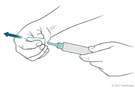 Cómo purgar la aguja, con primer plano de la insulina que sale de la aguja