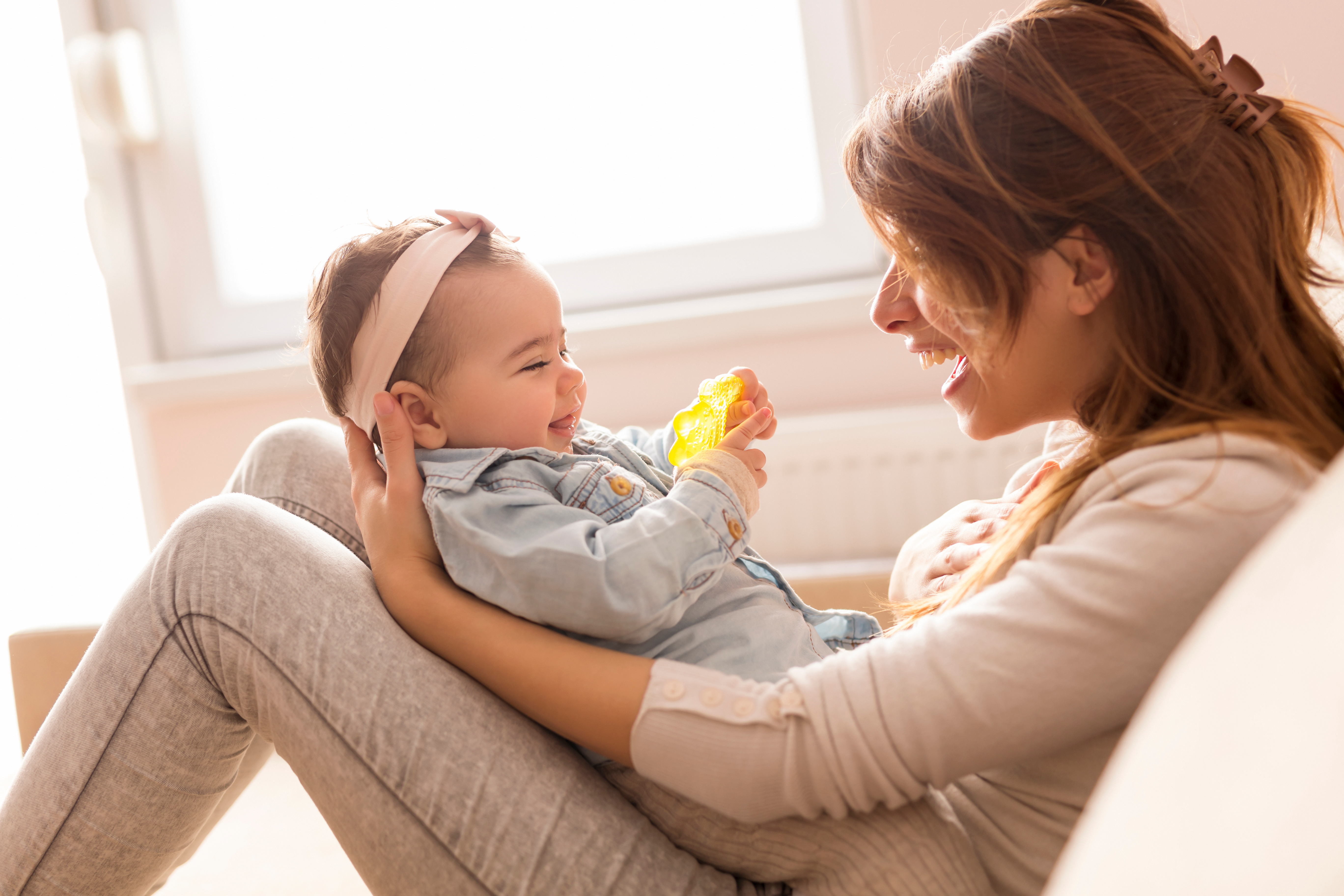 fine motor development 2 to 6 months