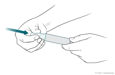 Cómo volver a colocar la capucha externa sobre la aguja